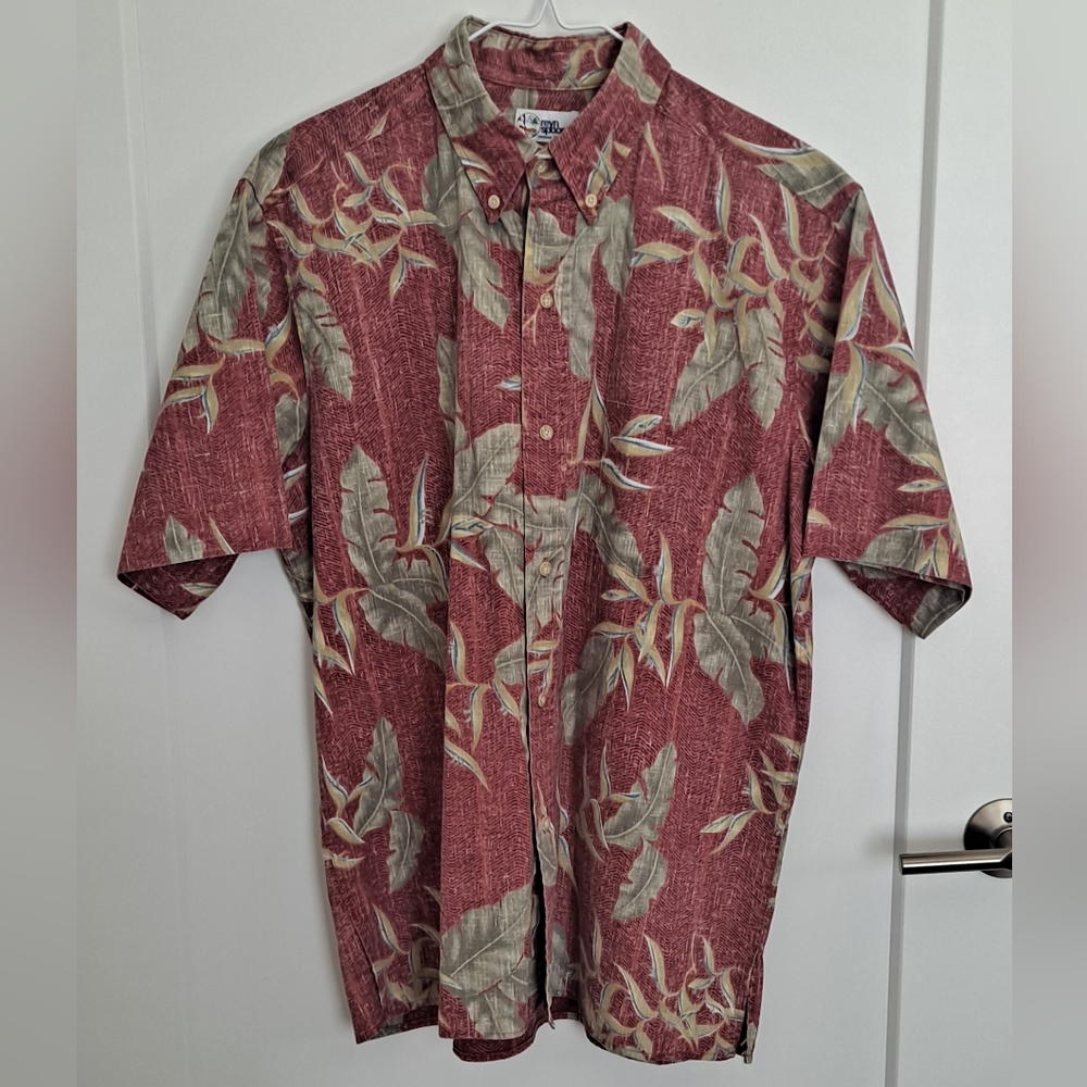 Reyn Spooner Red and Green Casual Button Down Shirt